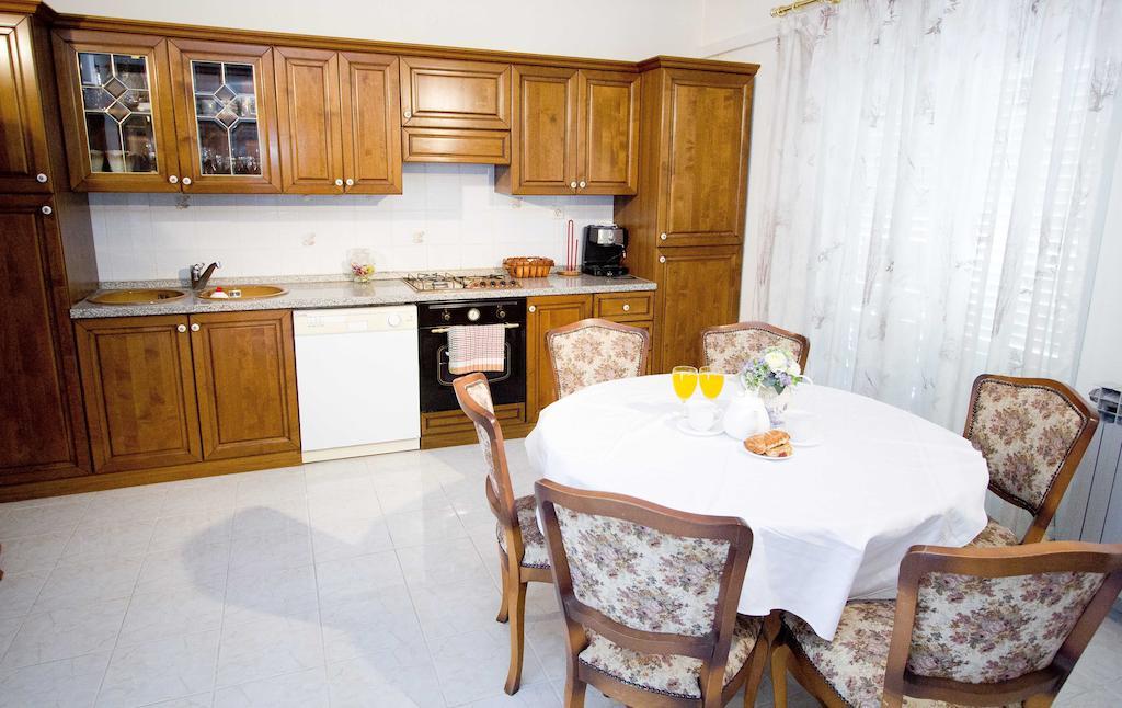 Apartment Pcelica Maja Podstrana Bilik gambar